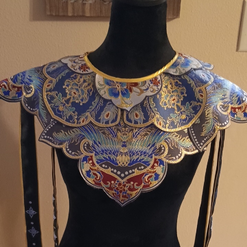 Ornate Chinese Cloud Blue and Gold Collar